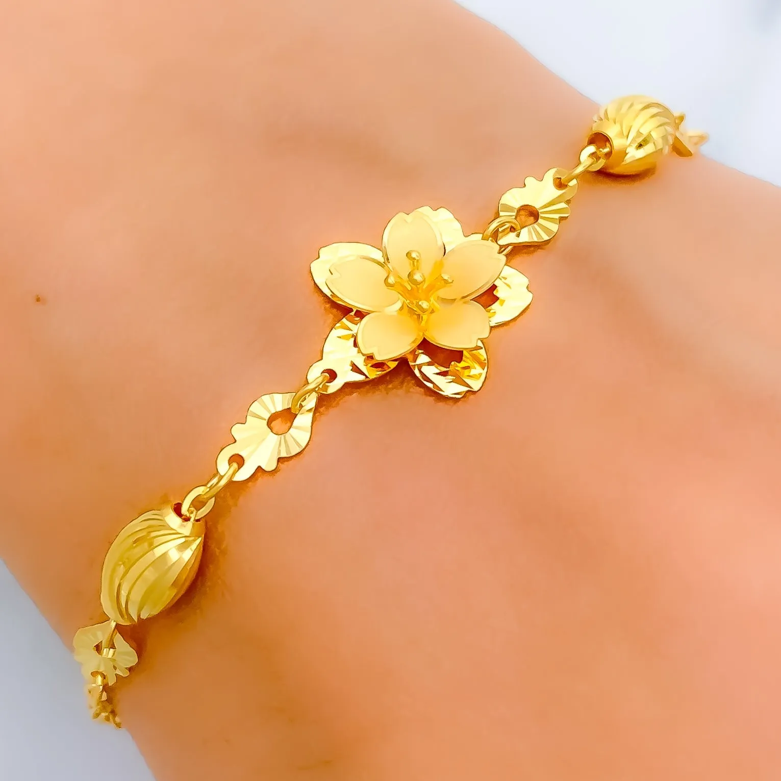 Beautiful Floral 22k Gold Bracelet