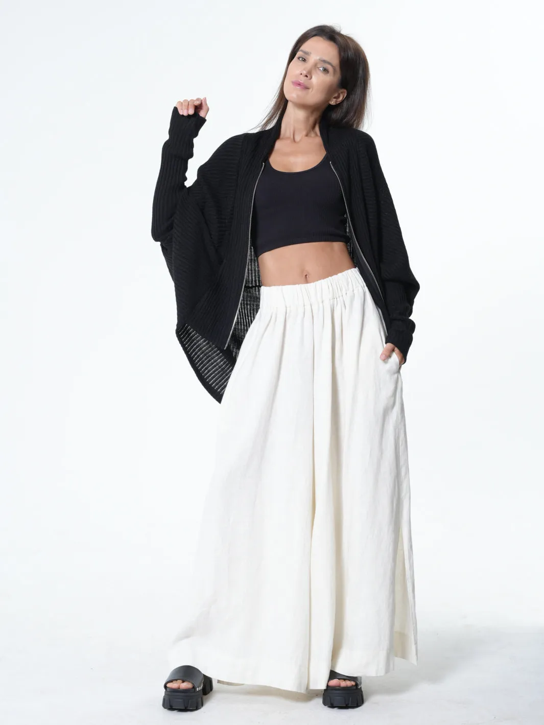 Extravagant Cardigan With Front Zipper In Black