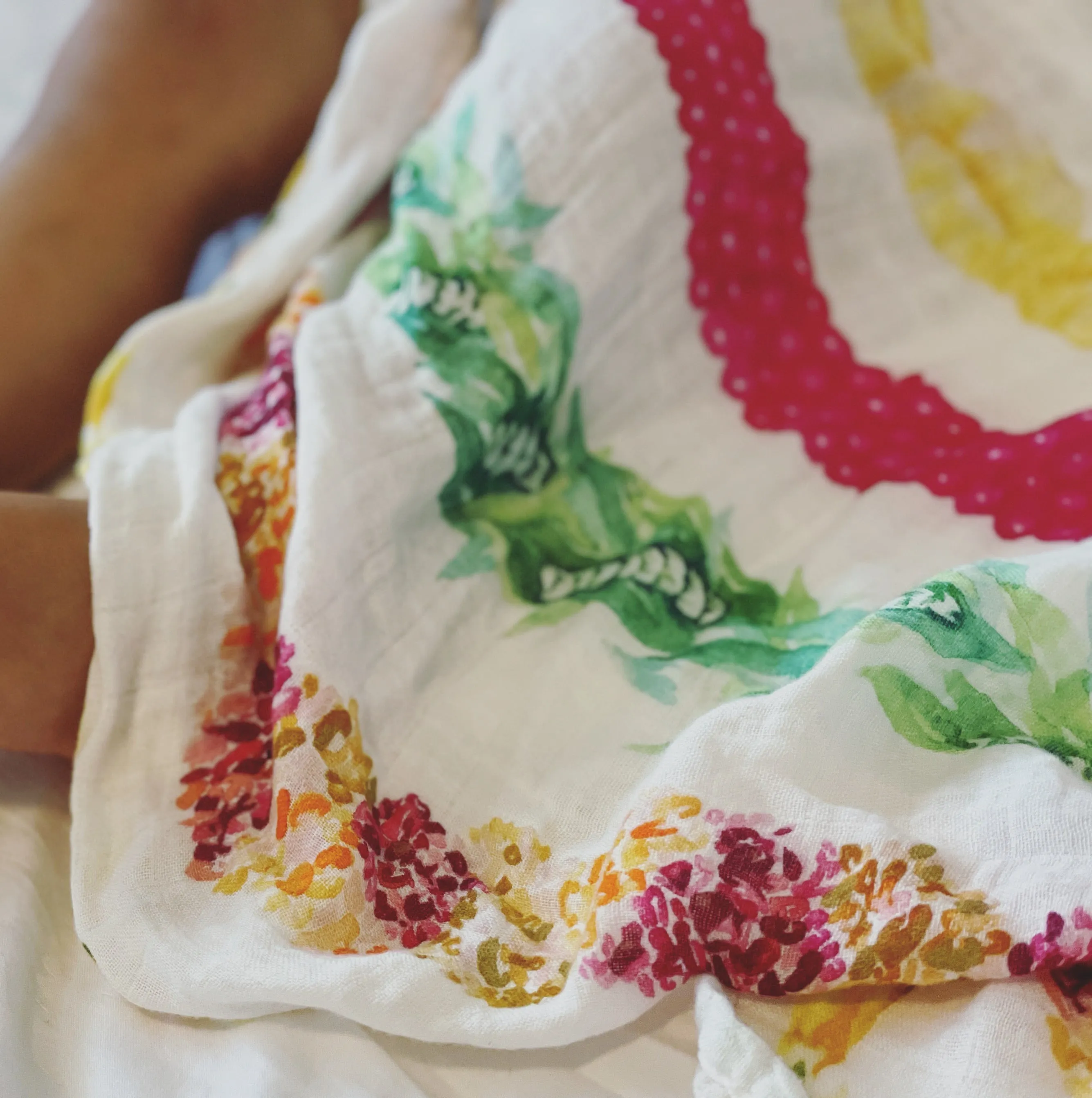 Lei Poinaole Bamboo Muslin Kapa Moe (Swaddle Blanket)