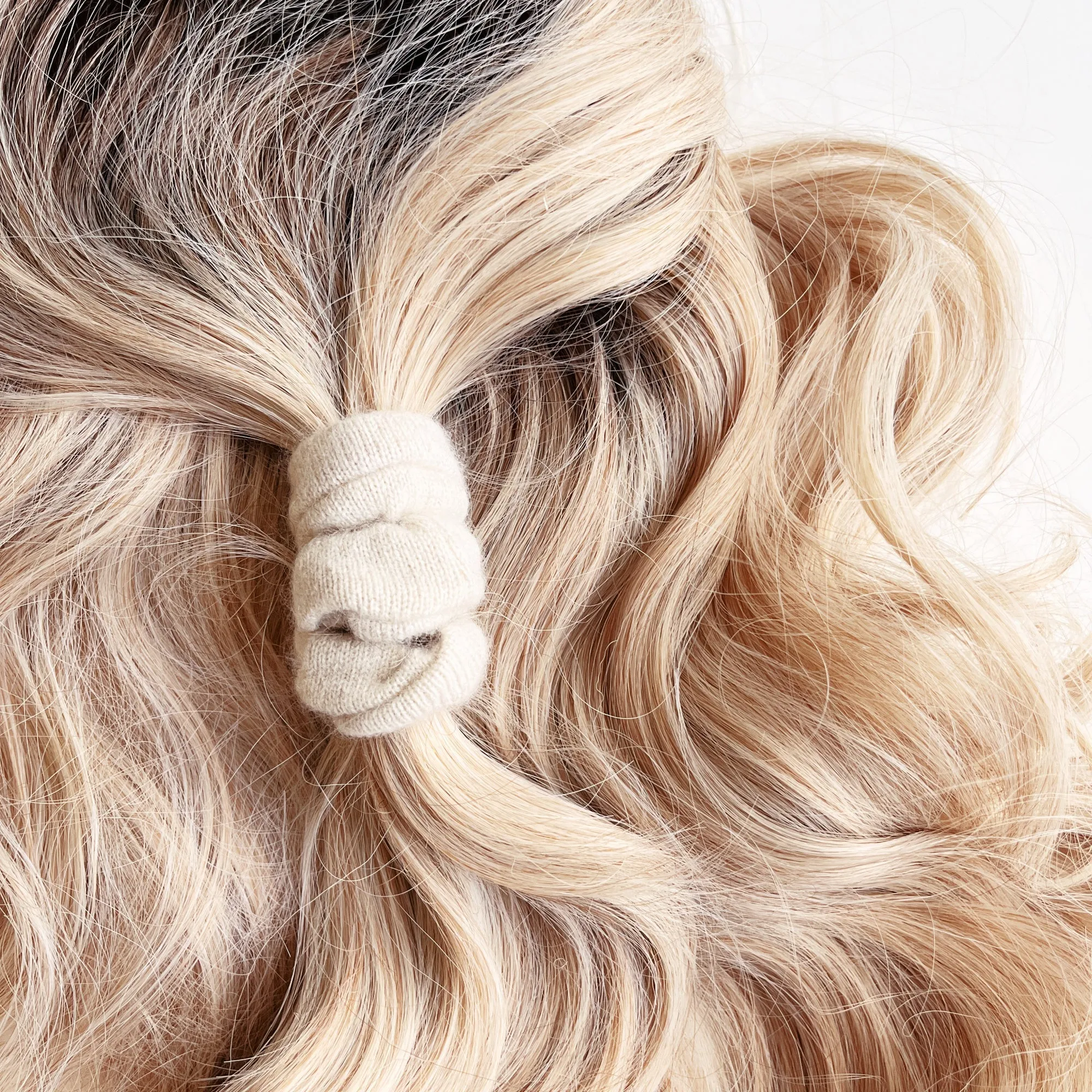 Neutral scrunchies in 100% Cashmere | Set of 3